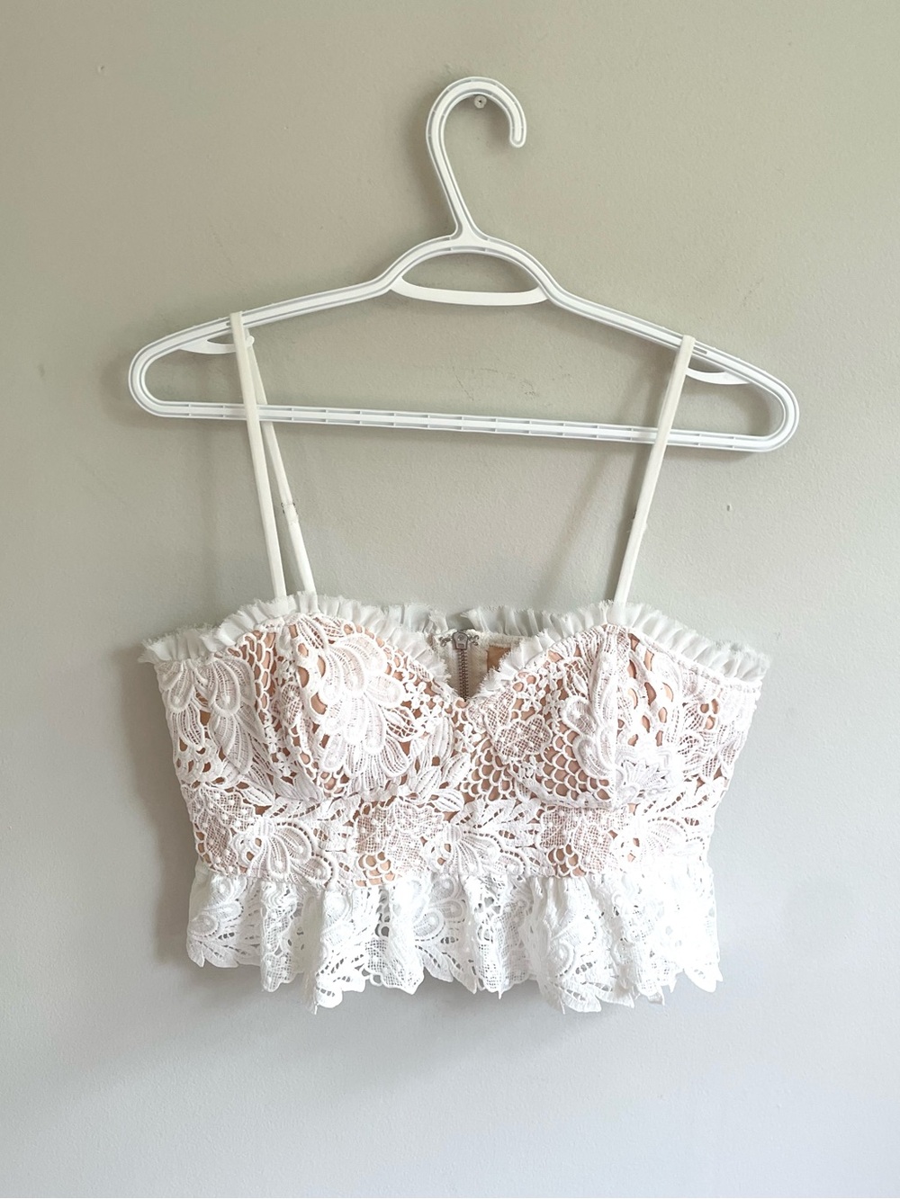 LUSH OFF WHITE LACE BRALETTE CROP TOP BACK ZIPPER MESH NUDE LINING STRAPS PEPLUM